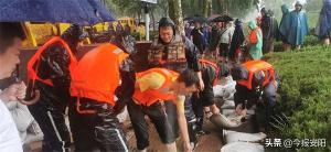 安陽(yáng)益和熱力集團(tuán)30人搶險(xiǎn)隊(duì)逆流而上，奮戰(zhàn)在抗洪一線(xiàn)
